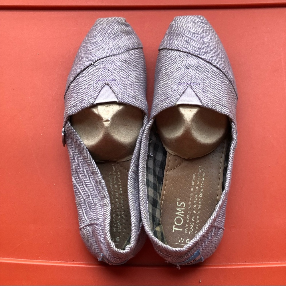 Tom’s classic shoes size 6 Womens
